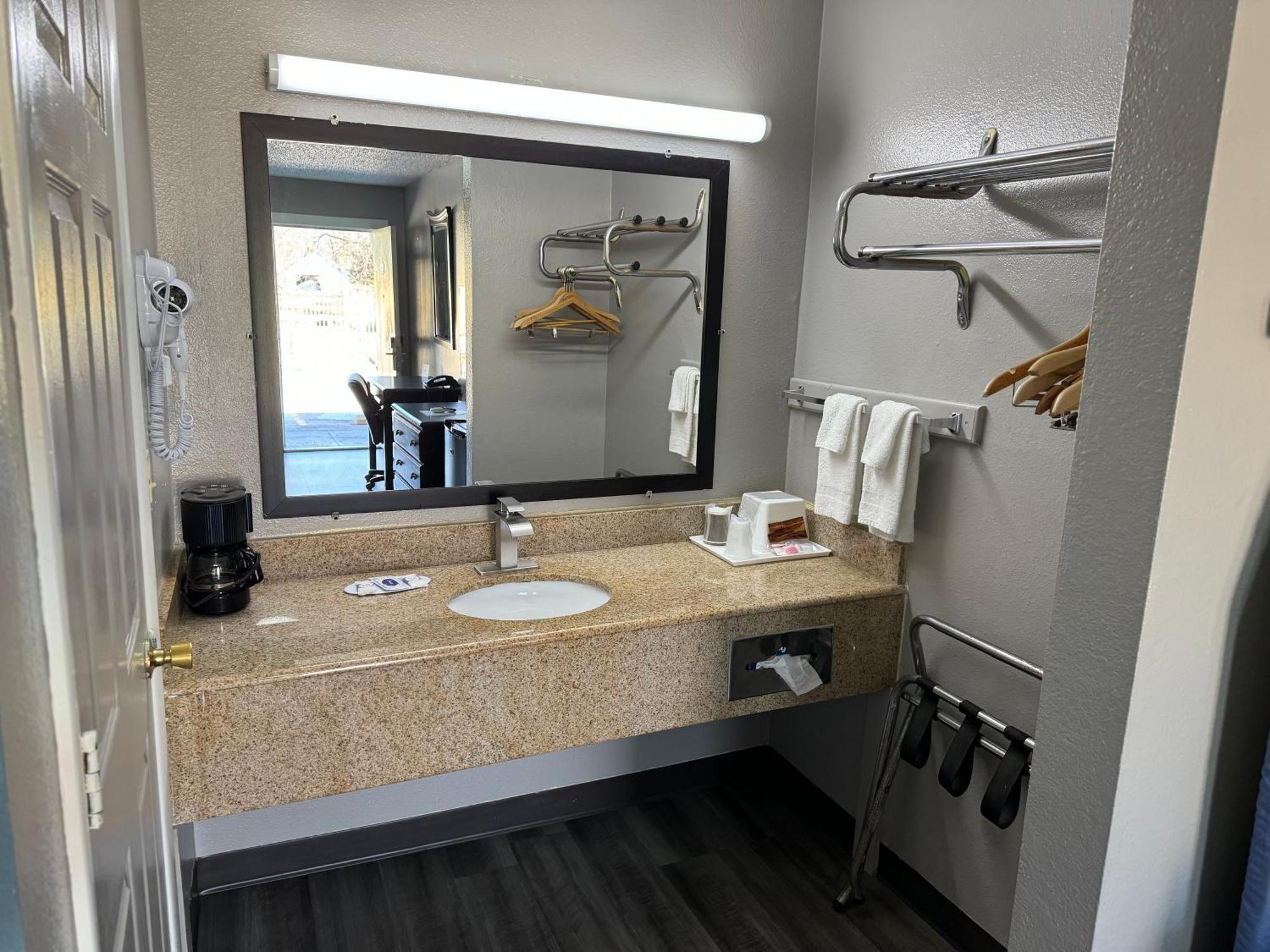 Kansas Inn Independence Екстериор снимка